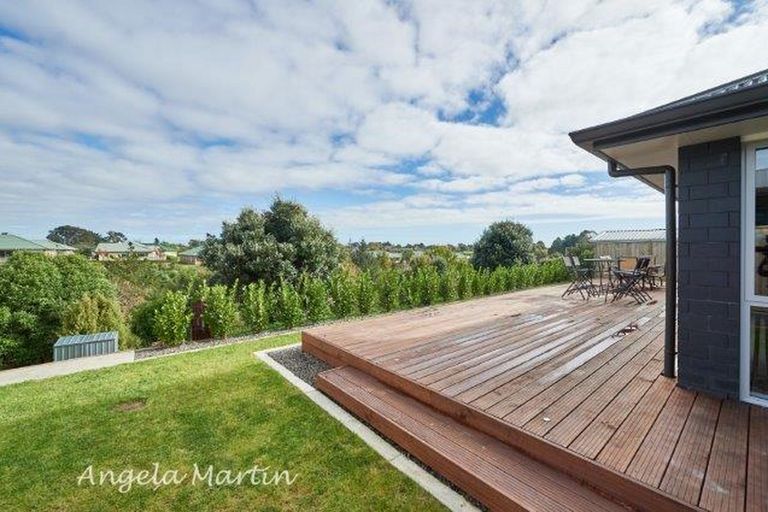 Photo of property in 140 Ruapehu Drive, Fitzherbert, Palmerston North, 4410