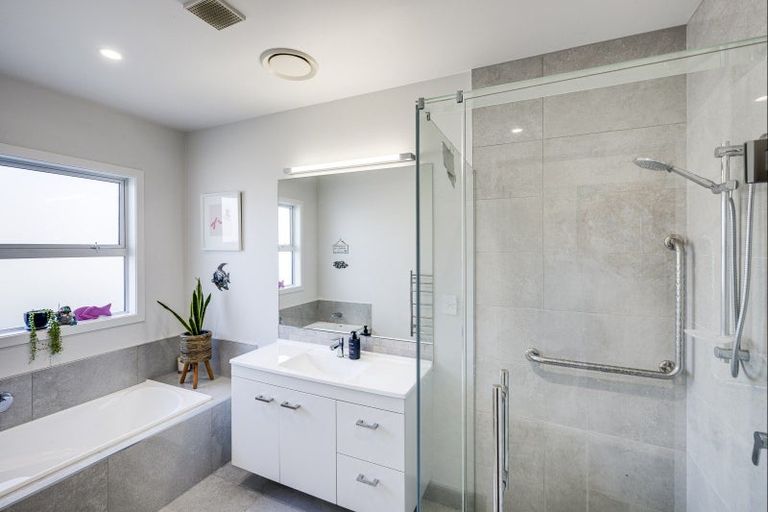 Photo of property in 54 Eriksen Road, Te Awa, Napier, 4110