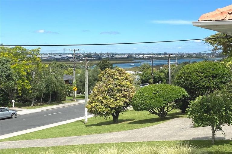 Photo of property in 54 Jaemont Avenue, Te Atatu South, Auckland, 0610