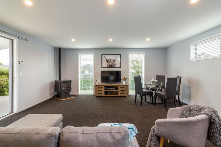 Photo of property in 17 Royal Park Drive, Parklands, Christchurch, 8083