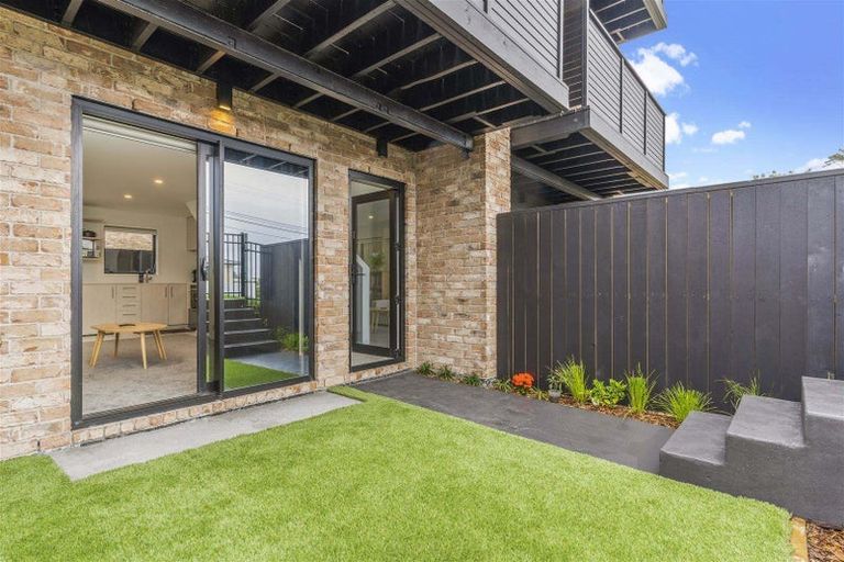 Photo of property in 2/137 View Road, Sunnyvale, Auckland, 0612