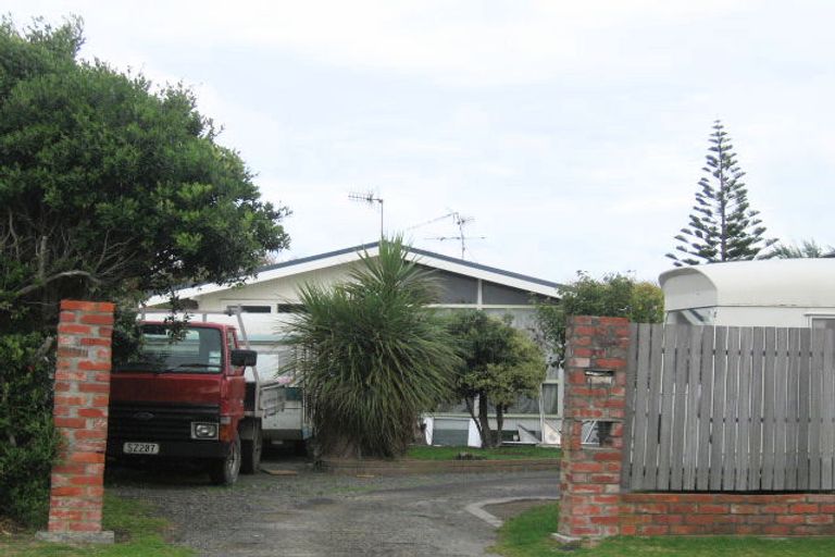 Photo of property in 10 Bahama Crescent, Paraparaumu Beach, Paraparaumu, 5032