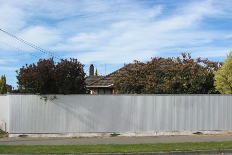 Photo of property in 35 Middlepark Road, Sockburn, Christchurch, 8042
