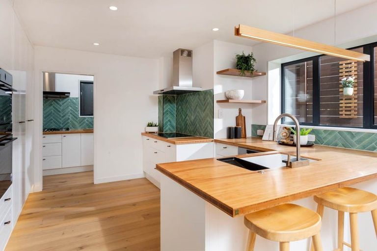 Photo of property in 3b Serrata Place, Browns Bay, Auckland, 0630