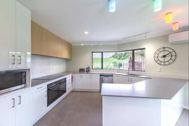 Photo of property in 28 Waipuna Grove, Levin, 5571