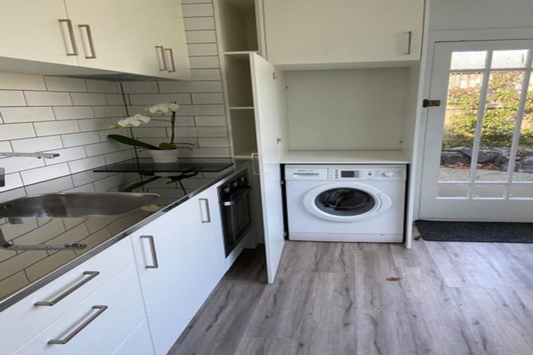 Photo of property in 8 Le Roy Terrace, Birkenhead, Auckland, 0626