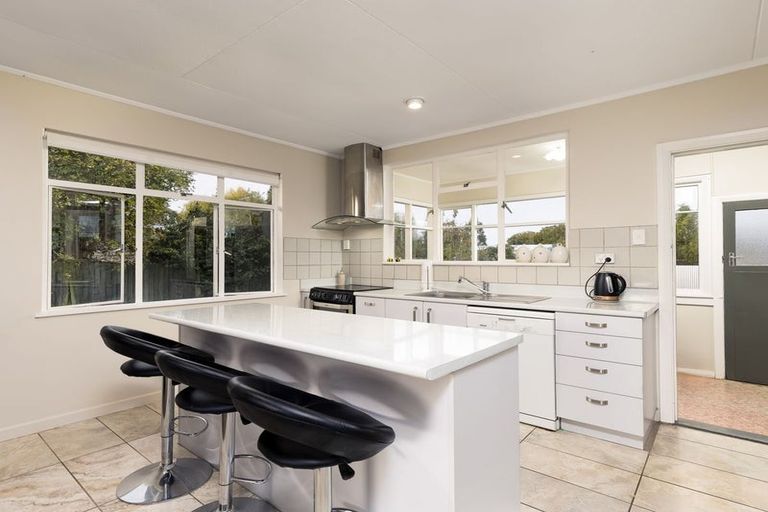 Photo of property in 6 Oxford Street, Waimate, 7924