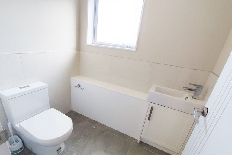 Photo of property in 1a Marina View Drive, Hobsonville, Auckland, 0618