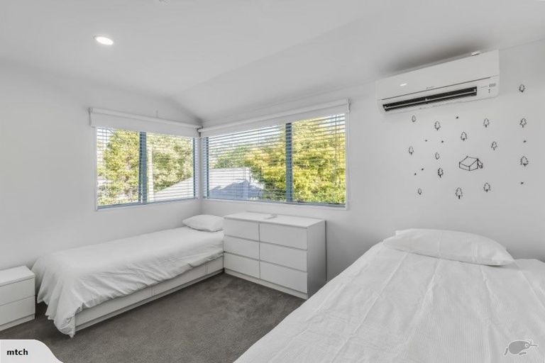 Photo of property in 1/39 Seaton Road, Murrays Bay, Auckland, 0630