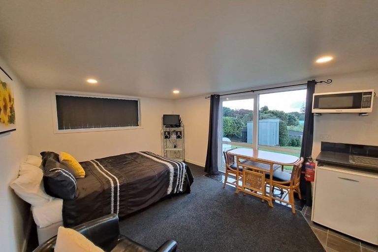 Photo of property in 8 Walmer Grove, Bell Block, New Plymouth, 4312