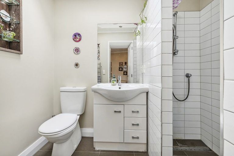 Photo of property in 101 Apu Crescent, Lyall Bay, Wellington, 6022