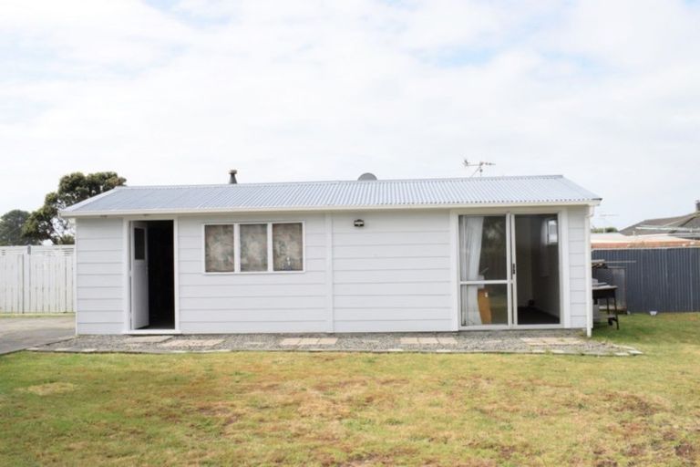 Photo of property in 52 Norfolk Crescent, Otaki Beach, Otaki, 5512