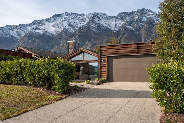 Photo of property in 4 Jackby Court, Jacks Point, Queenstown, 9371