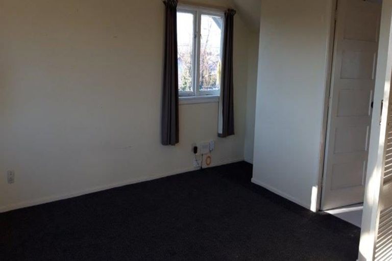 Photo of property in 27 Avonhead Road, Avonhead, Christchurch, 8042