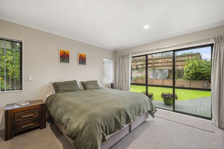 Photo of property in 21 Heaphy Place, Pukehangi, Rotorua, 3015