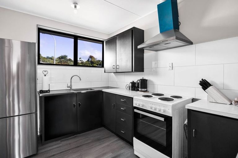 Photo of property in 6a Brixham Place, Merrilands, New Plymouth, 4312