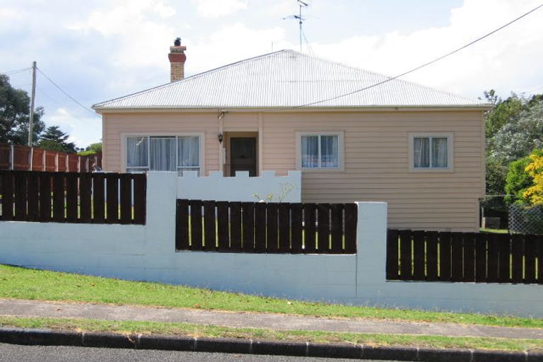Photo of property in 30 Parker Avenue, New Lynn, Auckland, 0600
