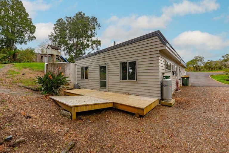 Photo of property in 103 Gregory Road, Waitakere, Henderson, 0782