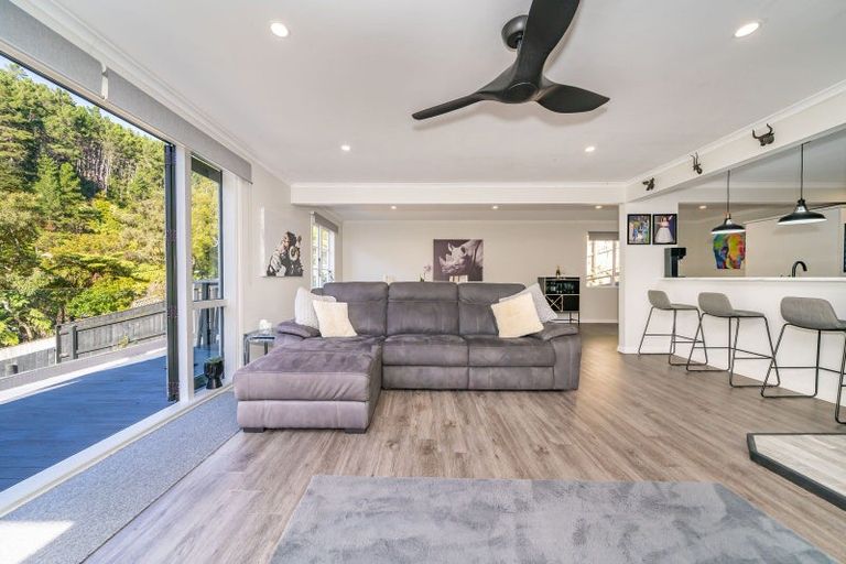 Photo of property in 114 Pinehaven Road, Pinehaven, Upper Hutt, 5019