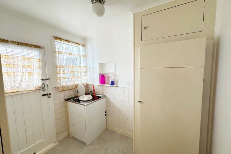 Photo of property in 1/204 Edmonton Road, Te Atatu South, Auckland, 0610