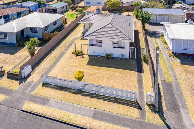 Photo of property in 6 Omori Place, Castlecliff, Whanganui, 4501
