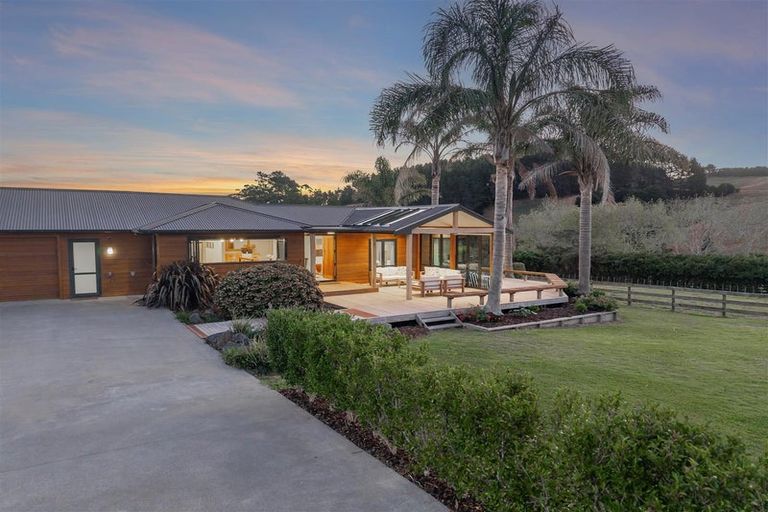 Photo of property in 883 Peak Road, Helensville, 0875