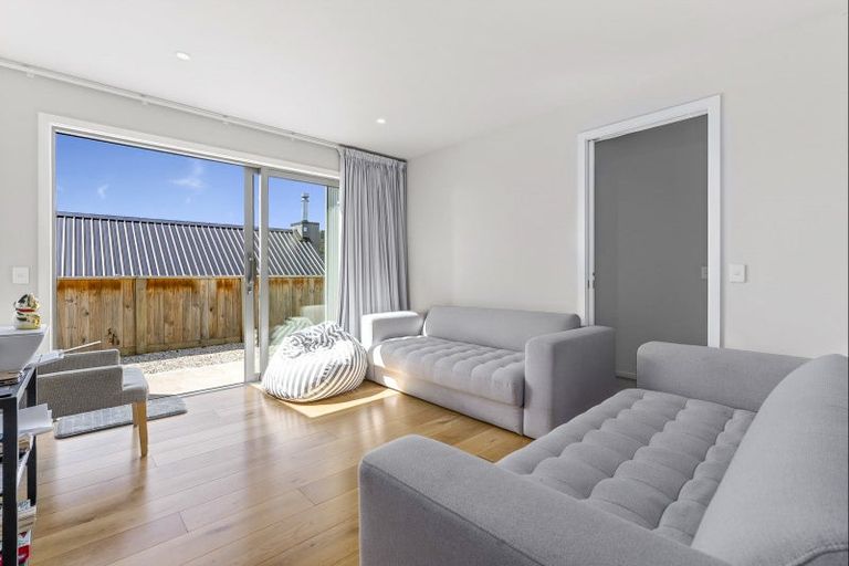 Photo of property in 22 Robrosa Street, Wanaka, 9305