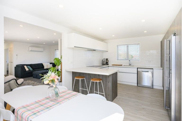 Photo of property in 10 Gladys Place, Kelvin Grove, Palmerston North, 4414