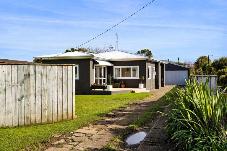 Photo of property in 464 South Road, Omata, New Plymouth, 4374