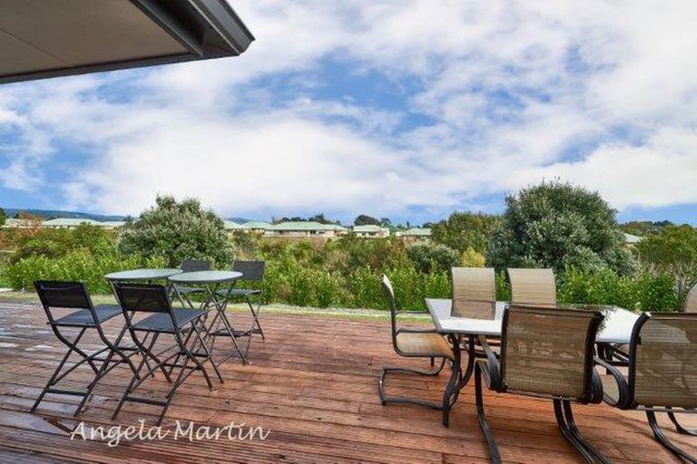 Photo of property in 140 Ruapehu Drive, Fitzherbert, Palmerston North, 4410