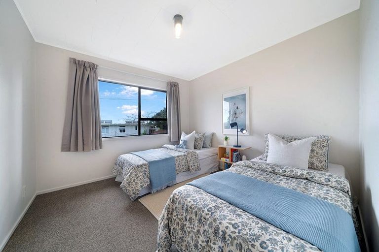 Photo of property in 2/12 Grimshaw Place, Henderson, Auckland, 0612