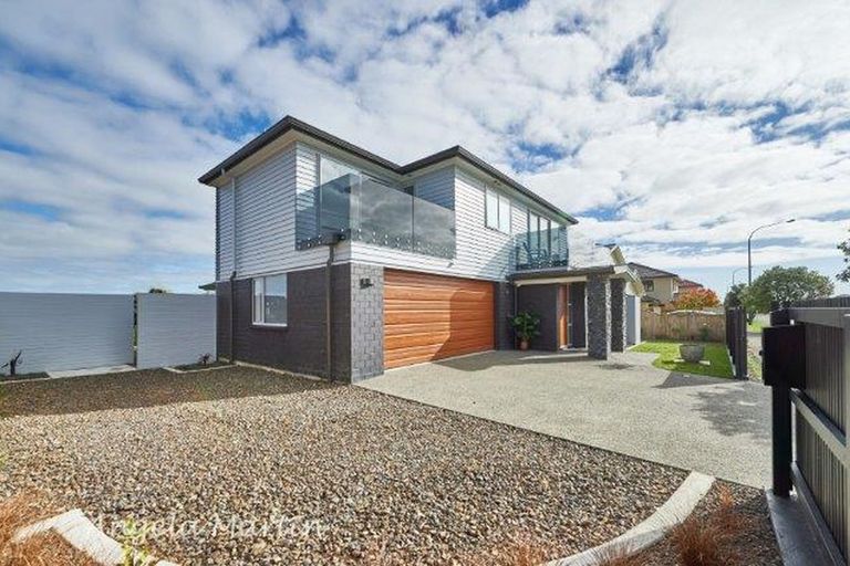 Photo of property in 140 Ruapehu Drive, Fitzherbert, Palmerston North, 4410