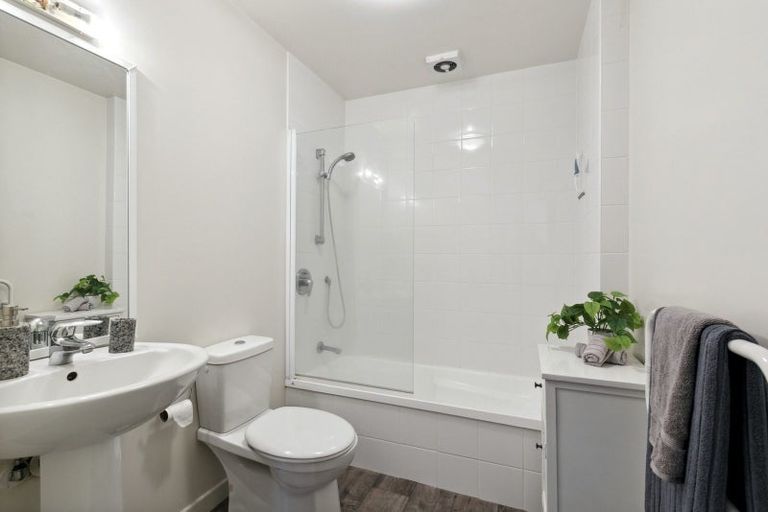 Photo of property in Westhaven Apartments, 21/127 Molesworth Street, Thorndon, Wellington, 6011