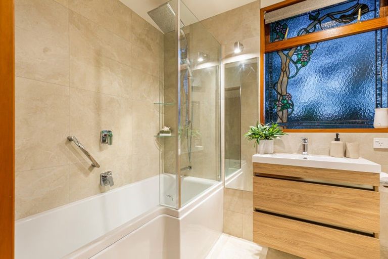 Photo of property in 28 The Crescent, Tindalls Beach, Whangaparaoa, 0930