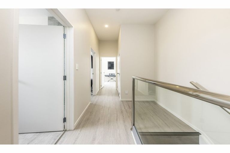 Photo of property in 14 Te Aparangi Road, Papakura, 2110