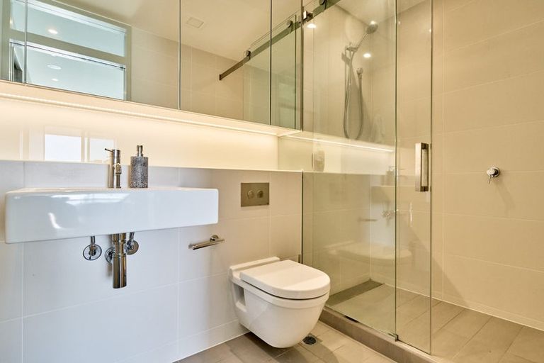 Photo of property in Clyde Quay Wharf, 2d/1 Clyde Quay Wharf, Te Aro, Wellington, 6011