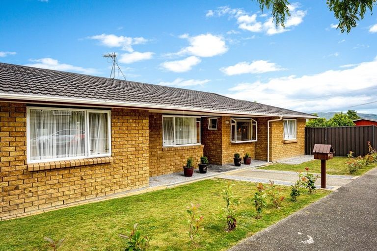 Photo of property in 17 Zeala Grove, Stokes Valley, Lower Hutt, 5019