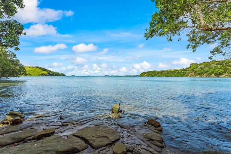 Photo of property in 16 Clinton Road, Tawharanui Peninsula, Matakana, 0986