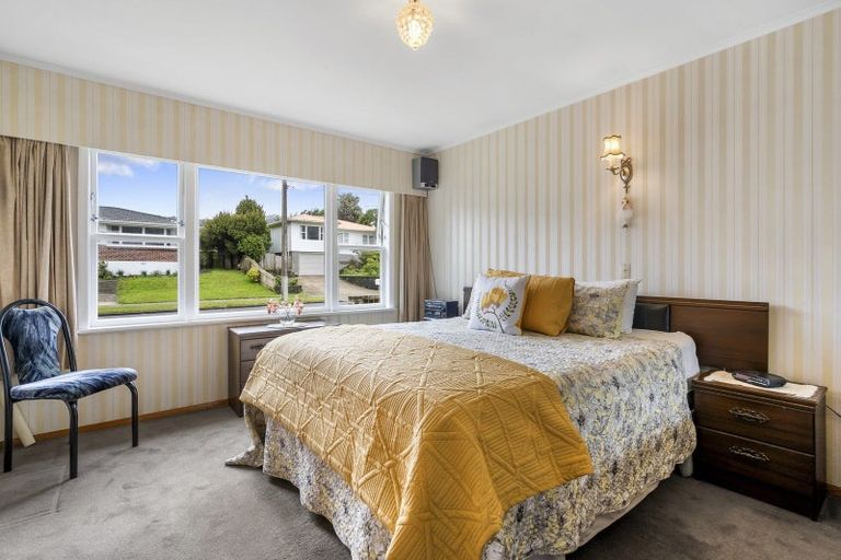 Photo of property in 40 Saint Johns Terrace, Tawa, Wellington, 5028