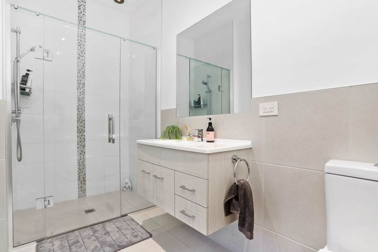 Photo of property in 76 Hobsonville Point Road, Hobsonville, Auckland, 0616