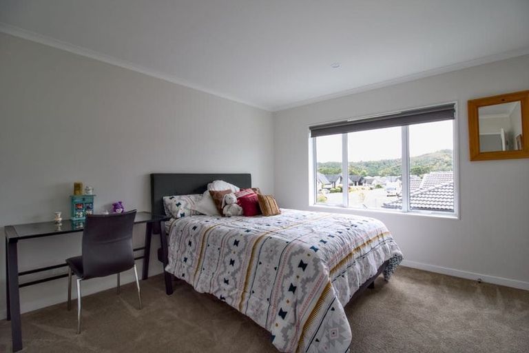 Photo of property in 17 Walter Ruddock Avenue, Kumeu, 0810