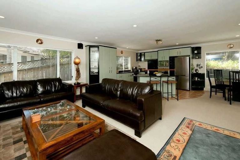 Photo of property in 31 Cricklade Terrace, Windsor Park, Auckland, 0632