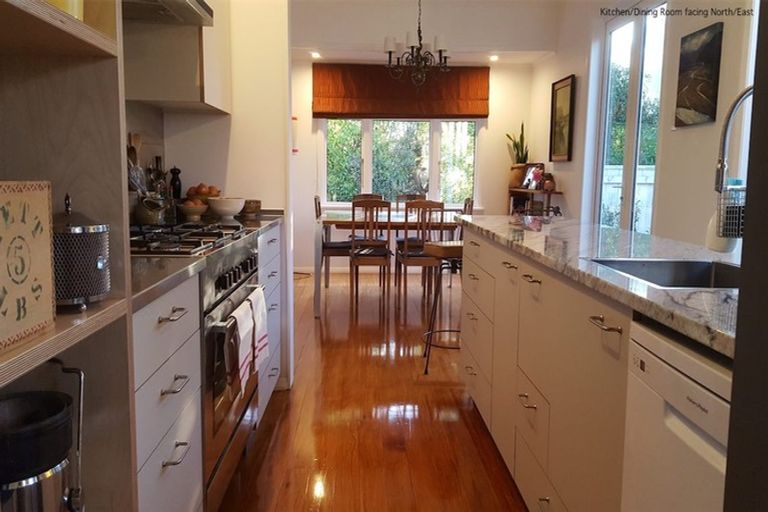 Photo of property in 3 Mckenzie Terrace, Carterton, 5713