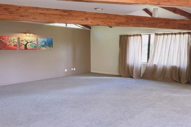 Photo of property in 5 Telephone Road, Birkenhead, Auckland, 0626