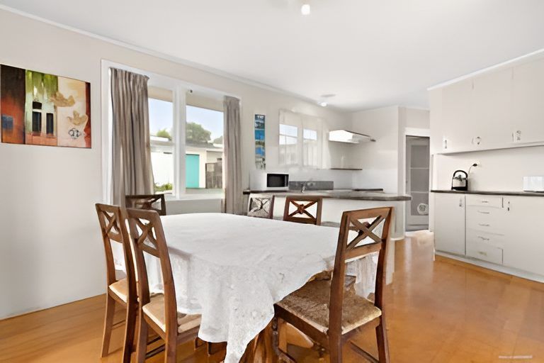 Photo of property in 18 Renwick Street, Papakura, 2110