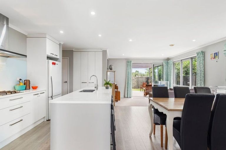 Photo of property in 33 Captain Mitchell Drive, Opaheke, Papakura, 2113