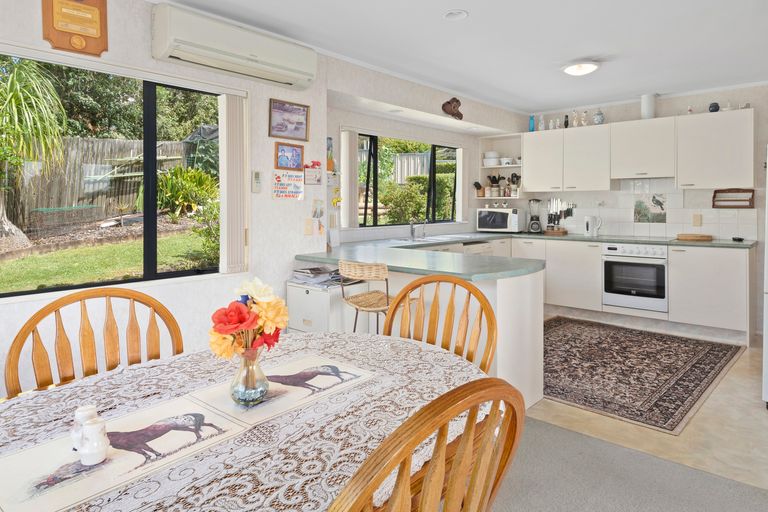 Photo of property in 35 Yorke Road, Haruru, 0204