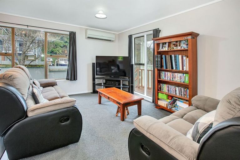Photo of property in 2 Harold Grove, Stokes Valley, Lower Hutt, 5019