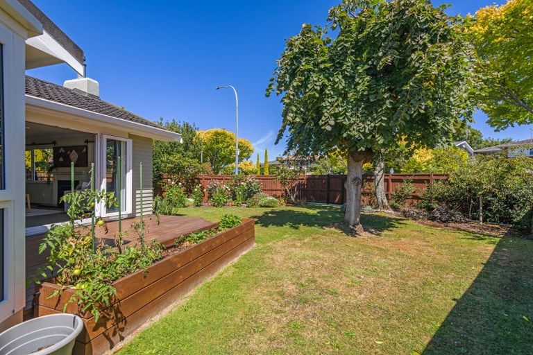 Photo of property in 1 Athlone Place, Hokowhitu, Palmerston North, 4410