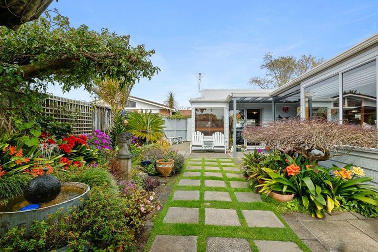 Photo of property in 6 Argyle Place, Highlands Park, New Plymouth, 4312